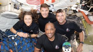 VIDEO - Histórico regreso: Artemis II ameriza con éxito tras rodear la Luna