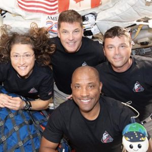 VIDEO - Histórico regreso: Artemis II ameriza con éxito tras rodear la Luna