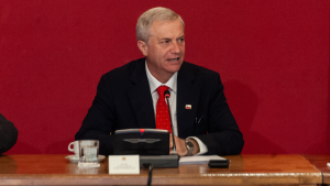 No sería por ley: la fórmula del presidente Kast para reducir su sueldo