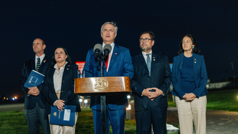 Kast parte a Argentina y advierte sobre Apablaza: 