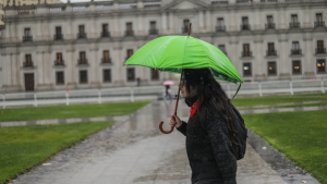 Hasta qué hora caerá lluvia este lunes en la Región Metropolitana: Senapred decretó Alerta Temprana Preventiva
