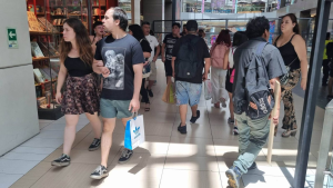 Qué pasará este sábado con los supermercados y malls: ¿abrirán o permanecerán cerrados?