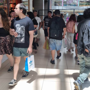 Qué pasará este sábado con los supermercados y malls: ¿abrirán o permanecerán cerrados?