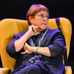 Michelle Bachelet, el mundo no basta