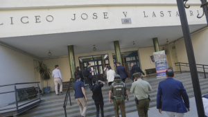 Cadem revela amplio respaldo a fortalecer seguridad en colegios para enfrentar violencia