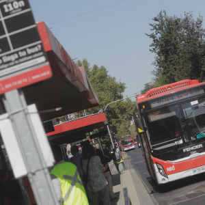 Louis de Grange rechaza caída en frecuencia de buses RED en Región Metropolitana