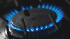 Ante reclamos de municipios: La Moneda detalla cuándo y cómo se entregará postergado subsidio al gas licuado