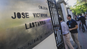 Violencia escolar: Contraloría denuncia fallas en reubicación de expulsados de liceos emblemáticos