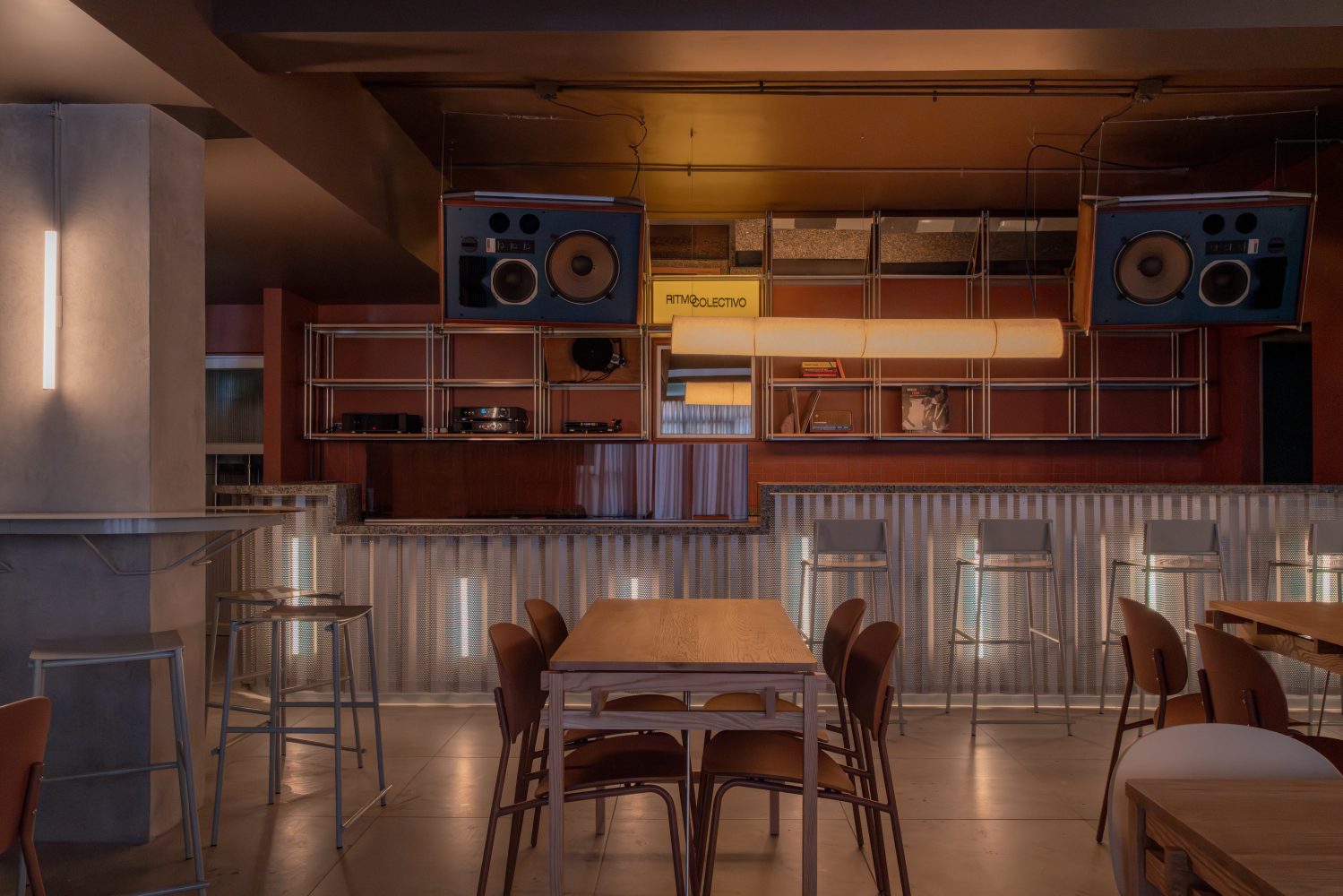 Cómo es Ritmo Colectivo, el primer listening bar de alta fidelidad en Chile