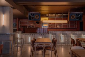 Cómo es Ritmo Colectivo, el primer listening bar de alta fidelidad en Chile