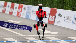 VIDEO - Las imágenes del robot que superó el récord mundial humano en la media maratón: bajó en 7 minutos la marca
