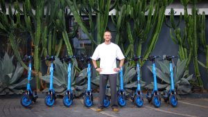 El ruso que quiere tener 200 mil scooters eléctricos y ser líder en micro movilidad en Chile