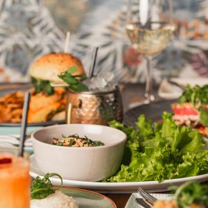 Leer, escuchar, comer y correr: Cinco escogidos para estos días