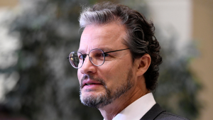 Dr. File arremete contra Parisi tras ser expulsado de la bancada del PDG: exige aclarar uso de fondos del Servel