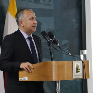 Rector de UACh declara ante Fiscalía por agresión a ministra Lincolao y se disculpa con el Partido Republicano