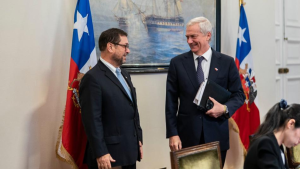 Gobierno apostaría por nuevas figuras políticas para embajadas y reactiva tensión en Cancillería