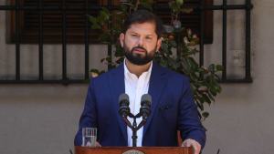 Boric reaparece públicamente, llama a cuidar la democracia y pide impulsar candidatura de Bachelet a la ONU