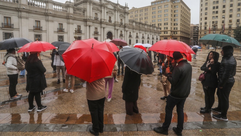 Vuelve la lluvia a Santiago: los días y los sectores de la Región Metropolitana que podrían tener precipitaciones