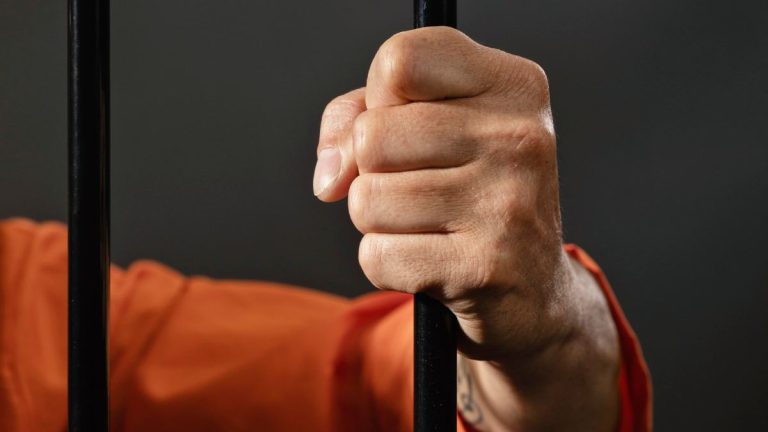 Departamento de Justicia de EE.UU. amplía métodos de pena de muerte e incluye fusilamiento