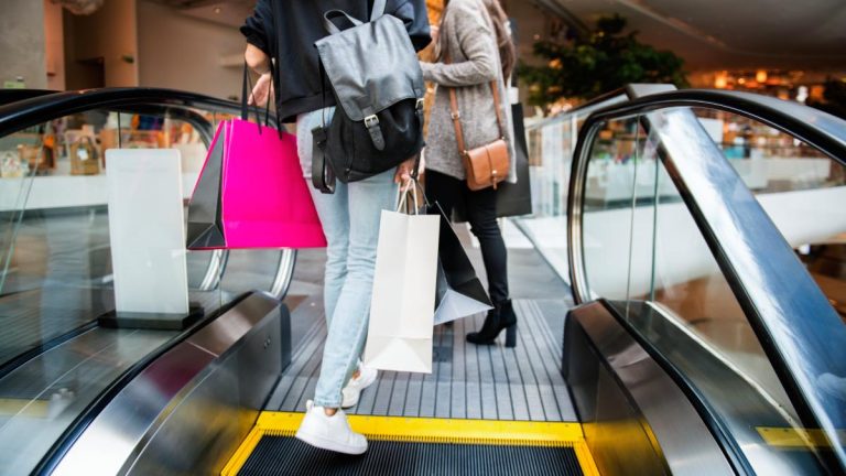 SERNAC fiscaliza al retail financiero por descuentos con tarjetas y posibles infracciones