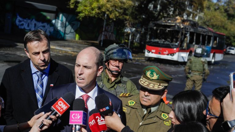 La crítica de Arrau tras quema de micro en Estación Central: 