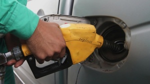 Bajan los combustibles: averigua en cuánto quedaran los precios de las bencinas
