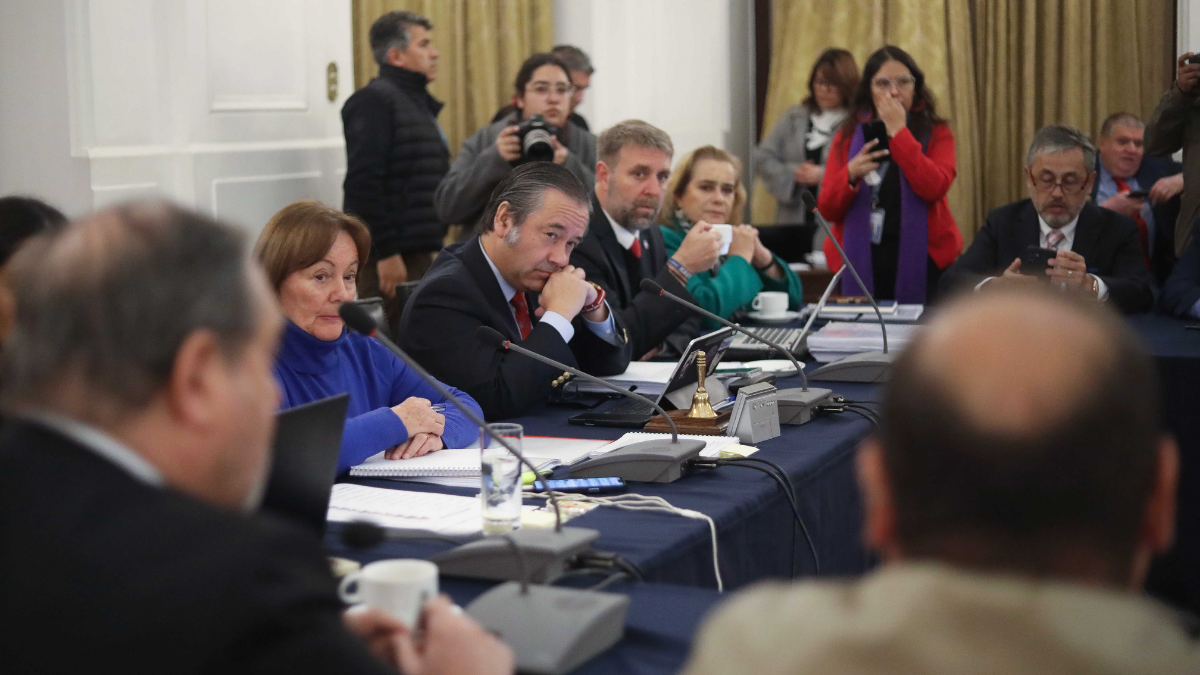 Pese a rechazo de la oposición y abstención del PDG: Comisión de Hacienda aprueba en general Ley de Reconstrucción