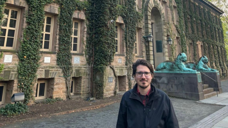 Viaje a la mente de Cristián Rettig, el único chileno seleccionado entre 250 académicos para investigar en Princeton