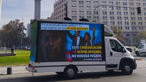 La disruptora furgoneta de la Educación Sexual Integral que pasó por Santiago en el Día de la ESI