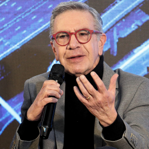 Tras formalización de su hijo: por qué Joaquín Lavín está en la mira de la Fiscalía Oriente