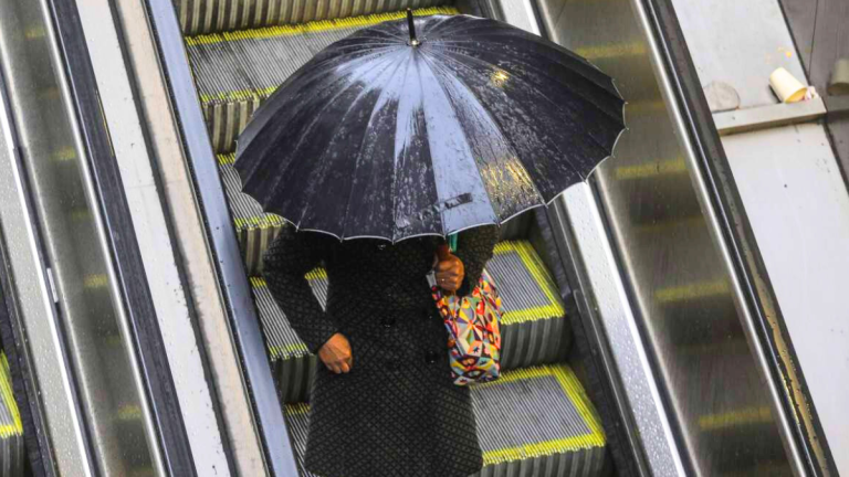 Precipitaciones, viento y máxima de 13°C: esta es la hora en que comenzará la lluvia en Santiago