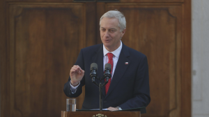 Presidente Kast defiende postura del Mineduc de pausar traspasos a SLEP: 