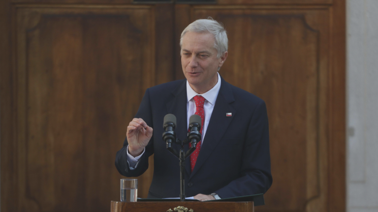 Presidente Kast defiende postura del Mineduc de pausar traspasos a SLEP: 