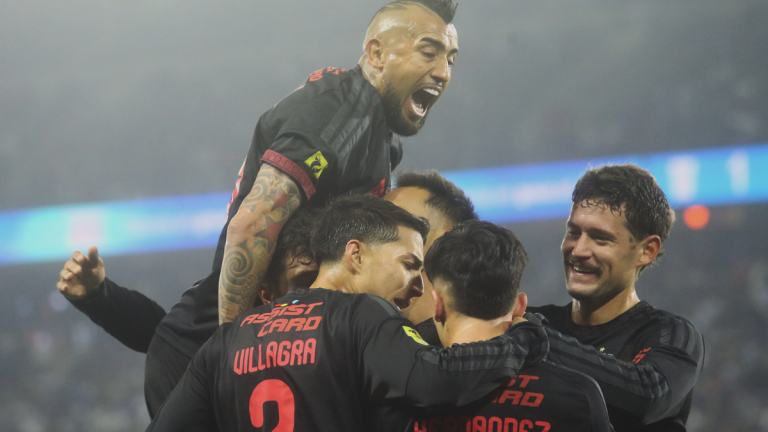 Con Javier Correa imparable: Colo Colo hace historia y se impone en su primera visita al Claro Arena