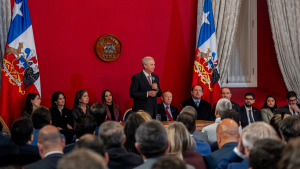 Comité político con alcaldes: la fórmula que evalúa La Moneda para superar roces con el mundo municipal oficialista