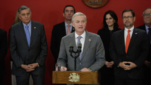 Buscan fusionar 10 ministerios en Chile: el ranking de países con más carteras en Sudamérica