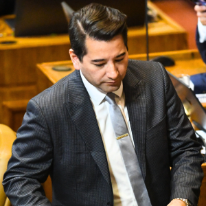 Equipo del diputado Olivares apunta contra jugador de fútbol por golpes y anuncia acciones legales