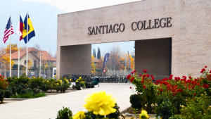 La millonaria demanda contra el Santiago College por denunciar a alumno de difundir imágenes sexuales de menores