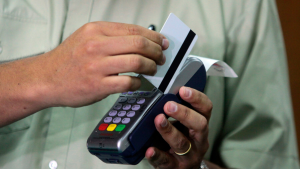 El costo de endeudarse en Chile: cómo golpea el incremento de la tasa de interés de consumo