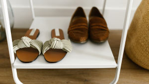 6 ideas prácticas para organizar tu hogar con zapateros funcionales