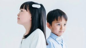 Llegará a Chile: cómo funciona el invento japonés que permite a las personas sordas sentir el sonido