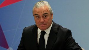 Designación de James Sinclair como embajador en la Santa Sede desata molestia en el PS