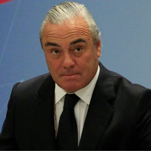 Designación de James Sinclair como embajador en la Santa Sede desata molestia en el PS