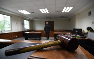 Fallo acreditó espionaje a periodista: condenan a exjuez Poblete y a general (r) Nazal en caso 