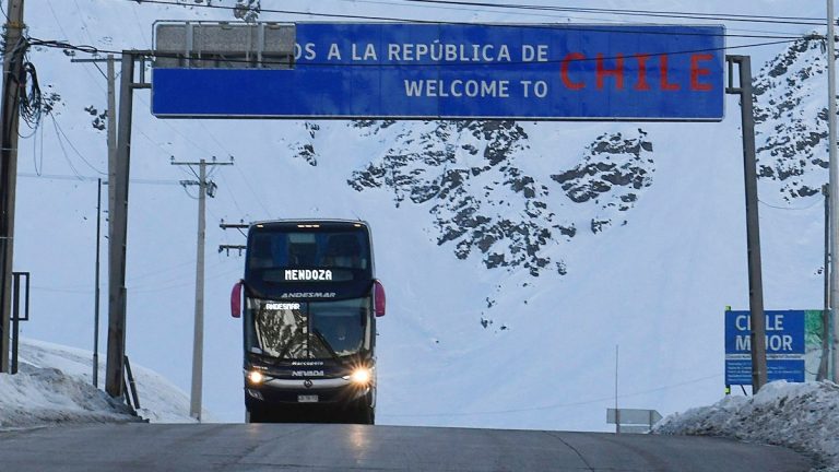 Paso Los Libertadores podría tener su primer duty free: Argentina autoriza tiendas libres de impuestos en fronteras terrestres