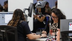 La estafa que descubrió el Registro Civil y que apunta a migrantes en Chile