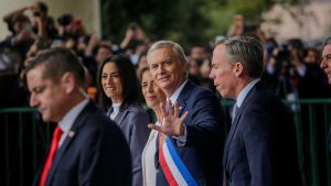 Chapitas opositoras, una carta y aplausos a sala cuna: el lado B de la primera Cuenta Pública de Kast