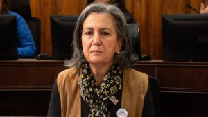 Ministra Chomalí responde a alcaldes por eventuales cierres de centros de salud: 