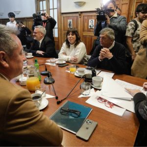 Oposición no logra contrapropuesta única a la megarreforma: bancadas presentarán alternativas de forma separada