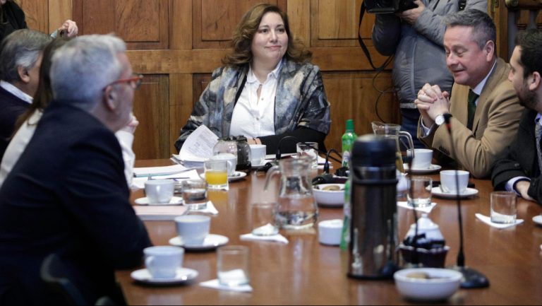 Megarreforma: oposición se reúne para definir contrapropuesta 